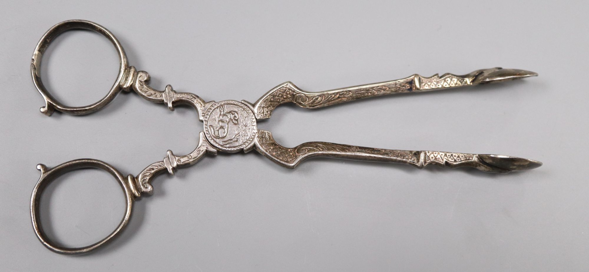 A pair of George III engraved silver sugar nips by Richard Crossley, circa 1800, 11.6cm.